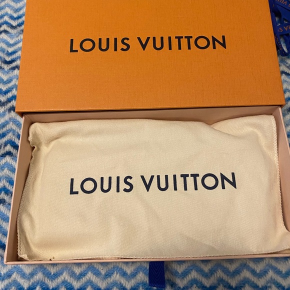 Louis Vuitton empty box from a wallet - Picture 2 of 6